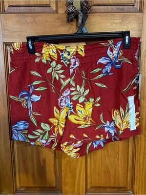 Women Large a new day Red Floral Pull-On Shorts with side pockets